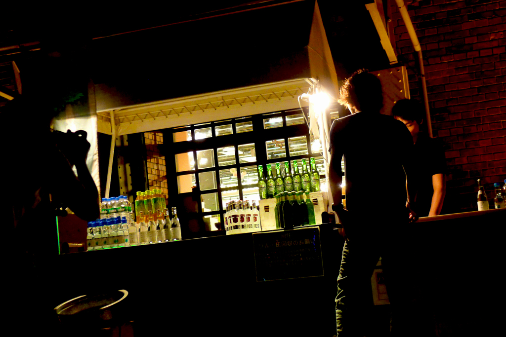 店主と客とカメラマン