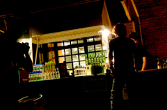 店主と客とカメラマン