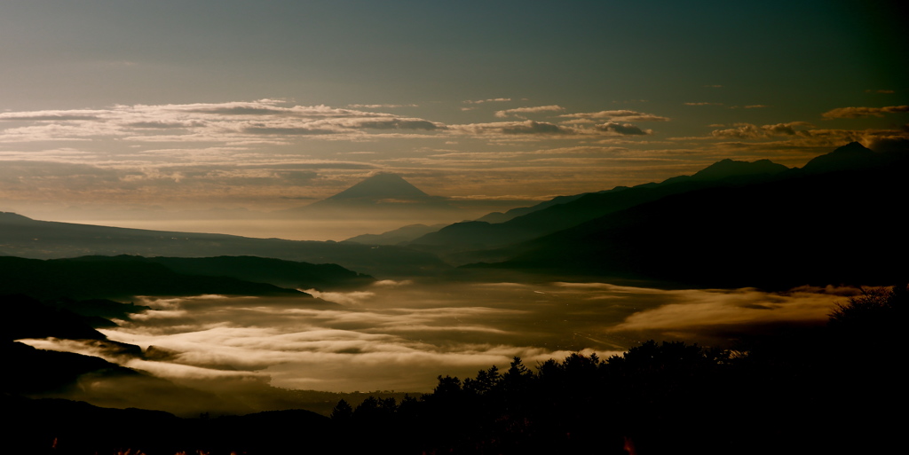 Lake of cloud