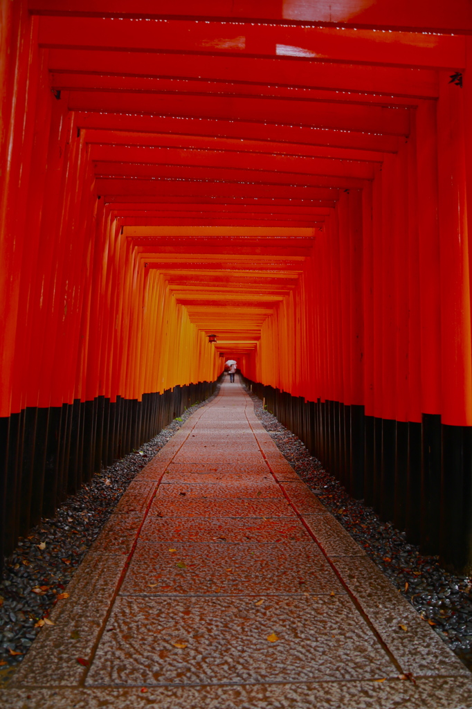 朱色のトンネル