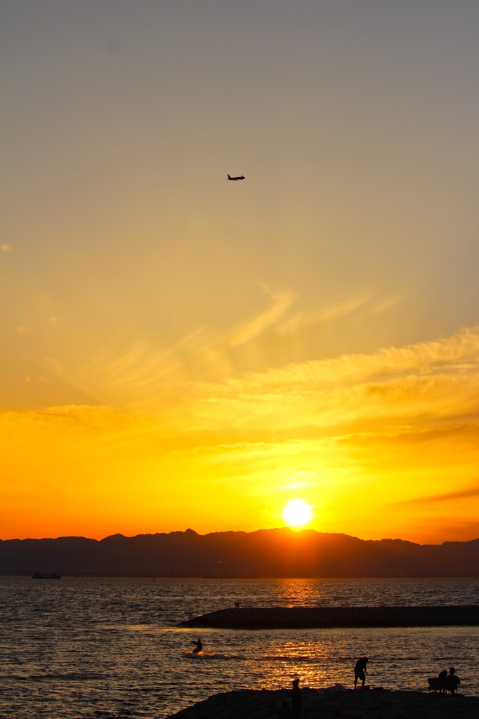 夕日と飛行機