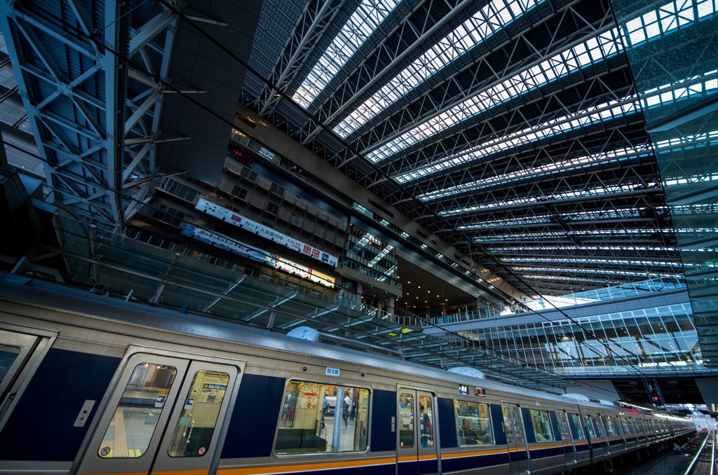 日曜朝・・大阪駅