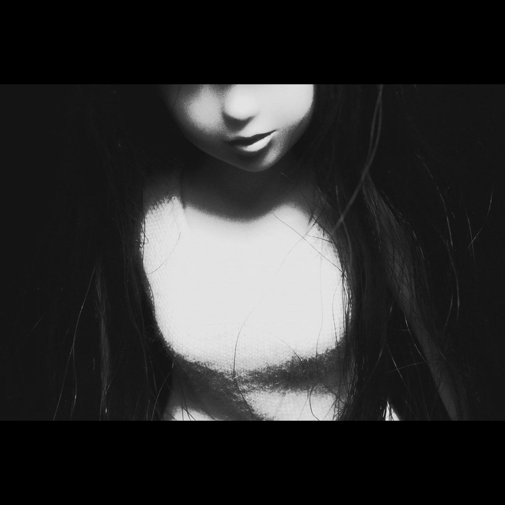 彼女について