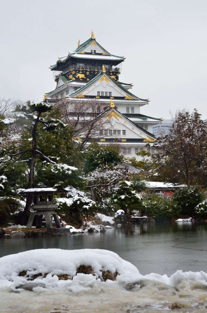 雪の大阪城