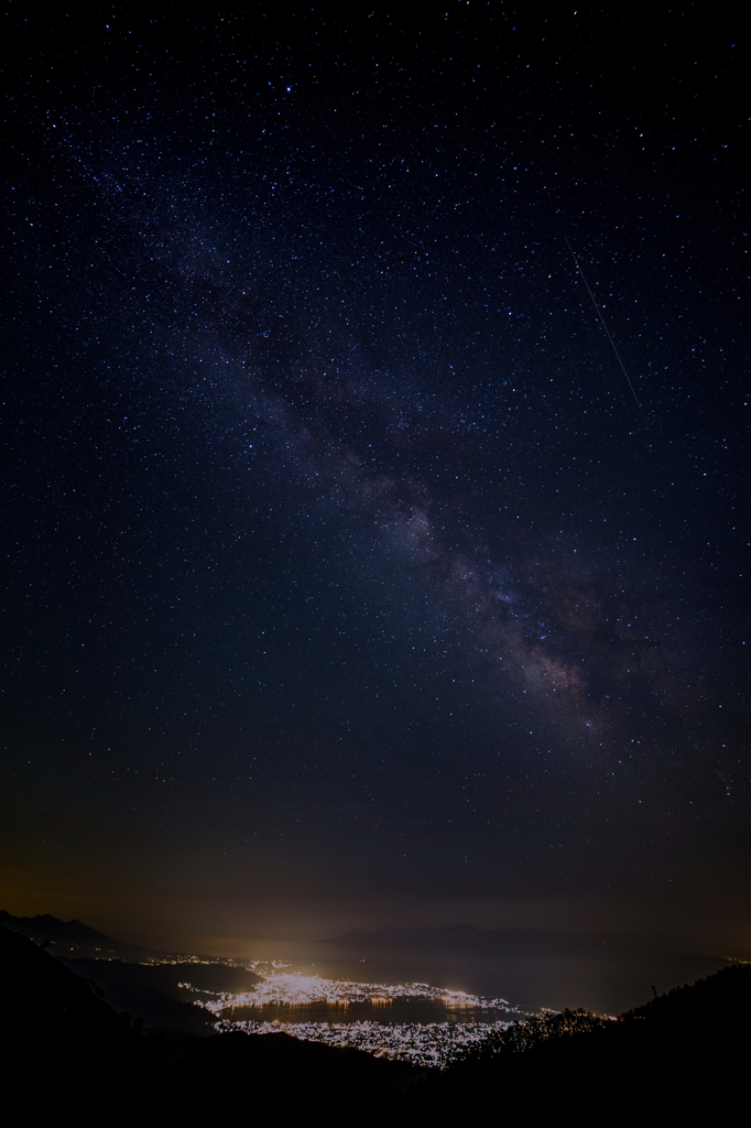 諏訪湖夜景と銀河
