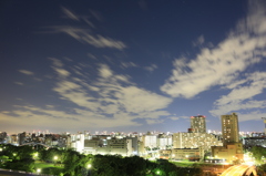 夜空に流れる雲