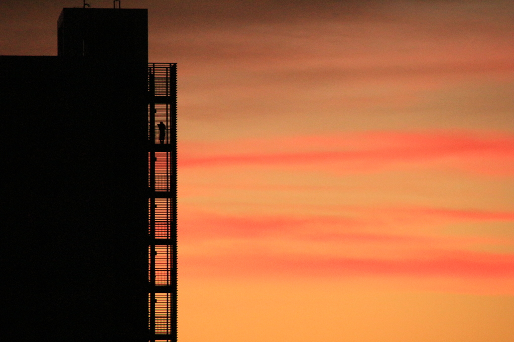 夕焼け空を眺める