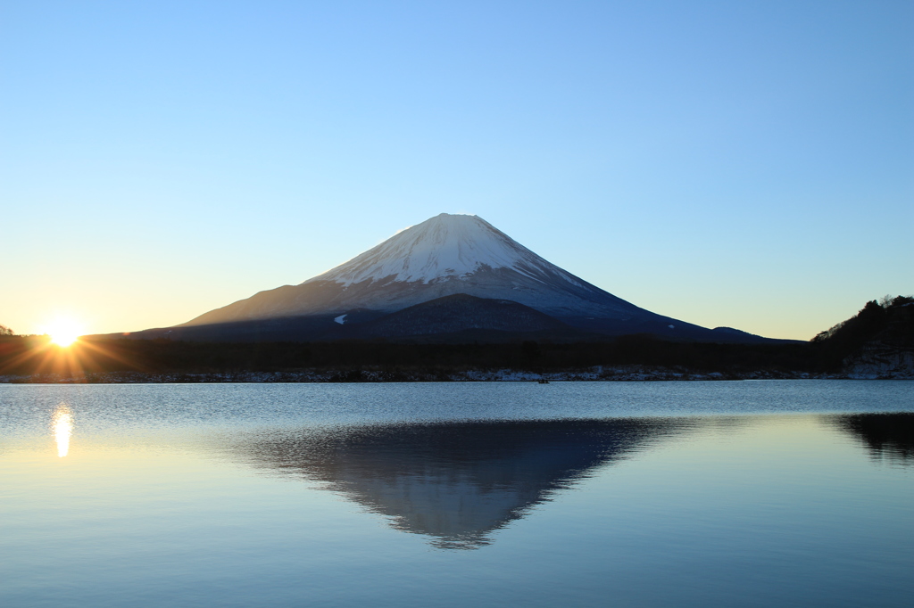 精進湖日の出