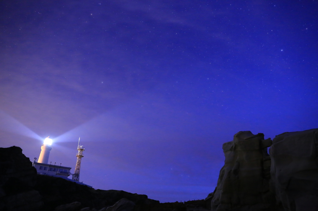 夜空に光る