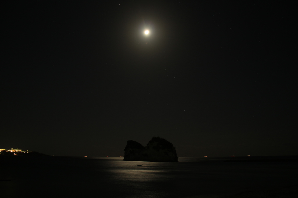 南紀白浜円月島の夜