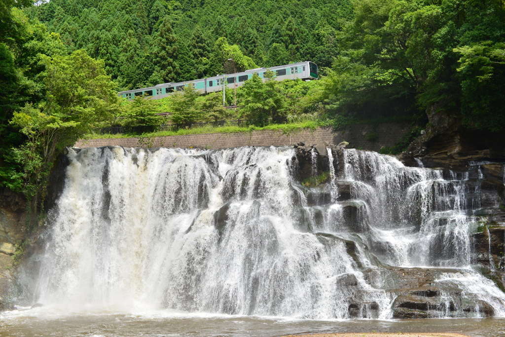 龍門の滝と烏山線