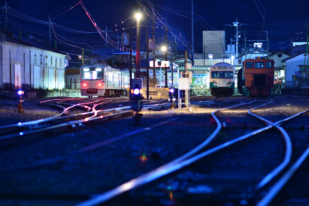 日の入り後の下仁田駅