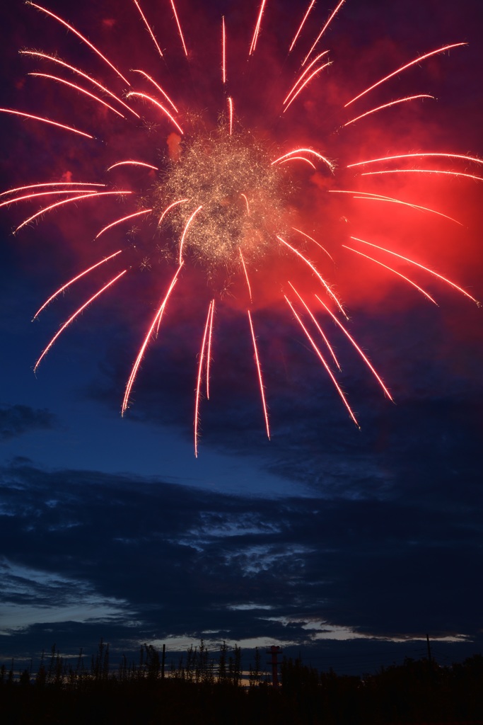 夕暮れ時の花火