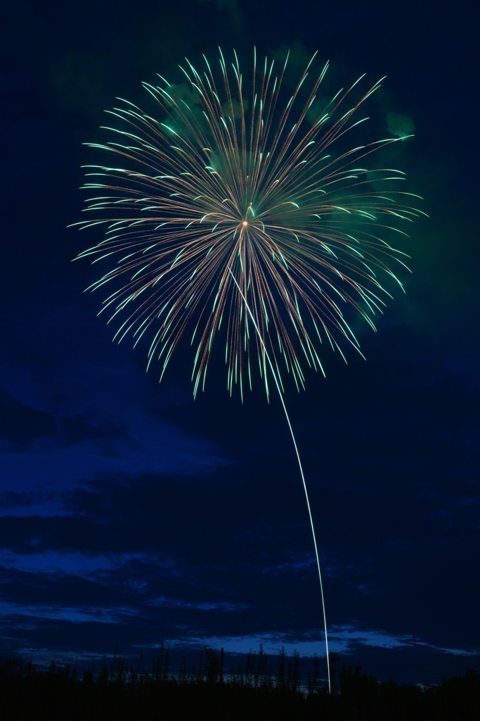 夕暮れ時の花火