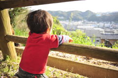 見つめる