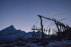 Annapurna South with house　अन्नपुर्ण