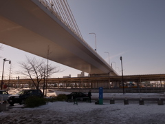 駅のホームと橋