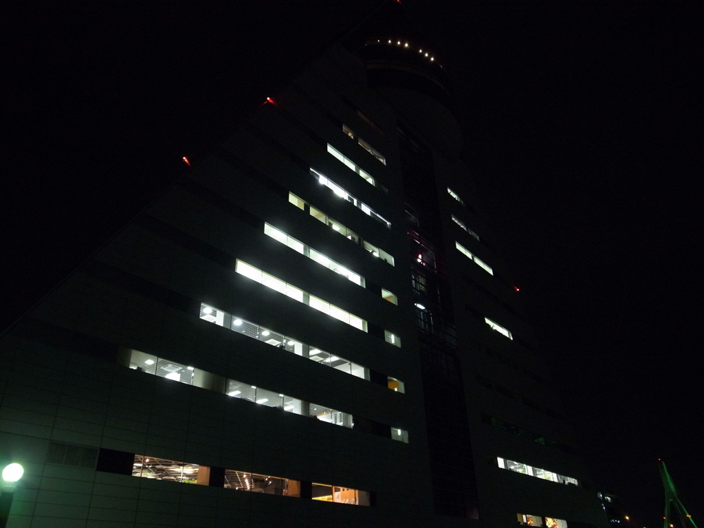 夜更けのピラミッド①
