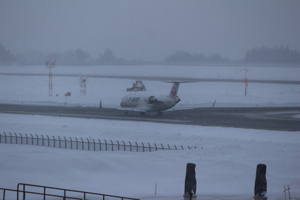 雪の青森空港