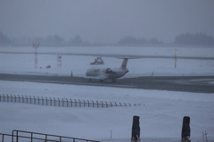 雪の青森空港