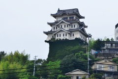 尾道城   気になって見てきました、地震が心配。シャチホコ片っ方ないしねぇ