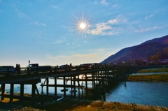 いつも賑わう　渡月橋　～京都嵐山晩秋紀行～