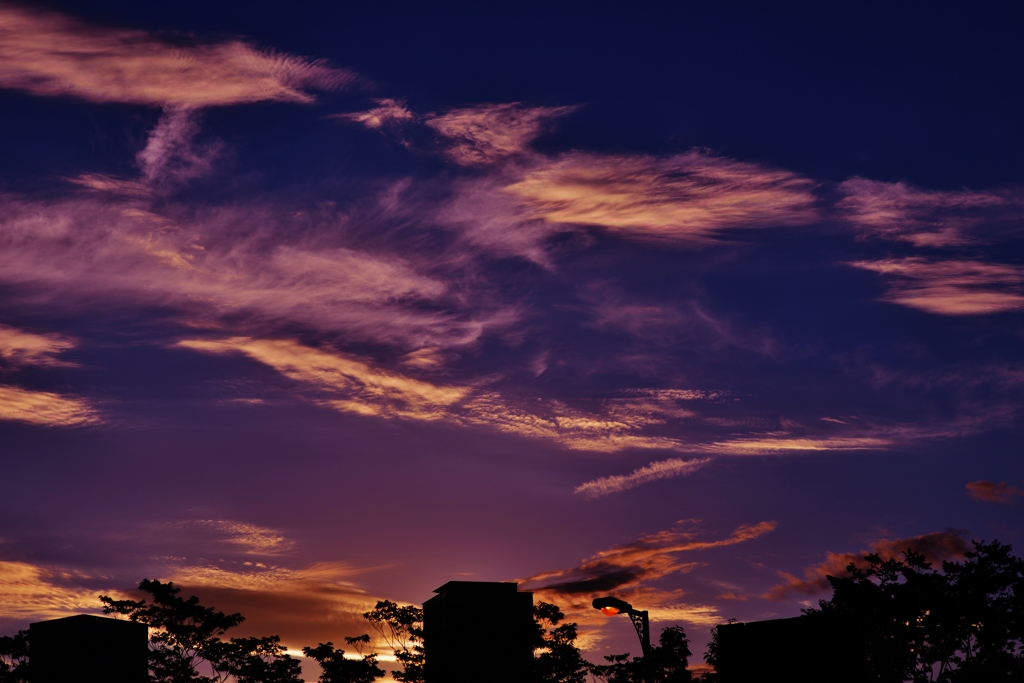 「都市の夕暮れ」