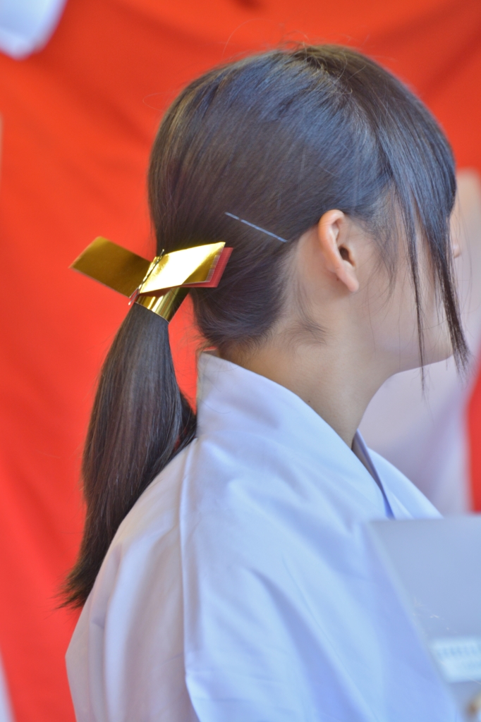 初々しい　巫女さん