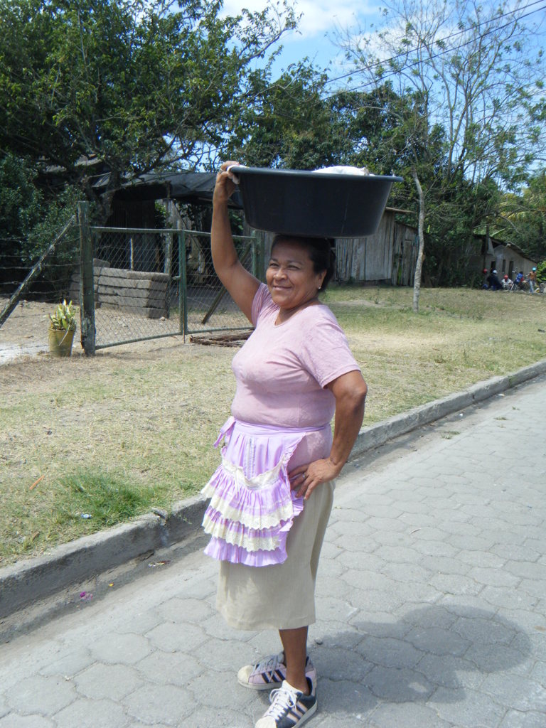 ニカラグアのパン売りおばさん