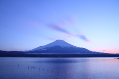 変な色の空