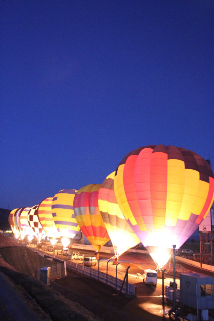 色とりどりの熱気球
