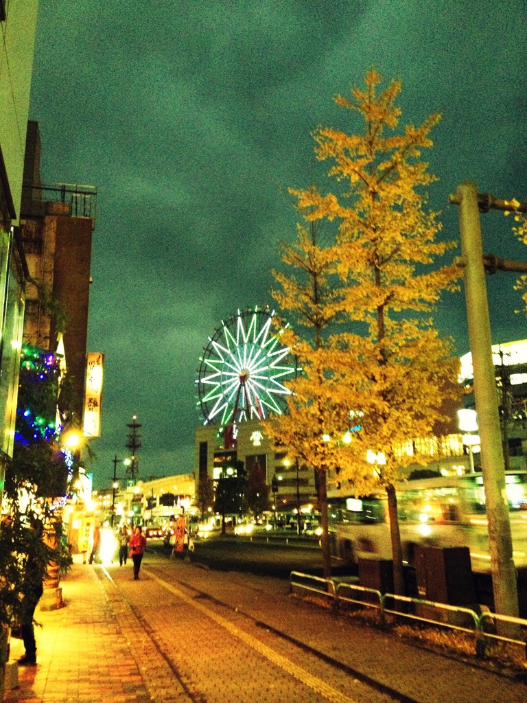 観覧車と秋の夕暮