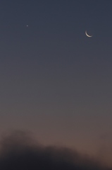 三日月と金星、そして霧　２