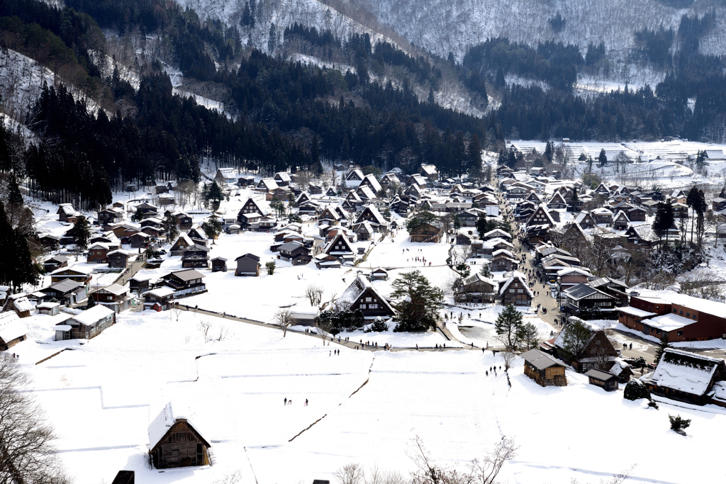 雪化粧の白川郷