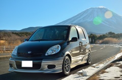 富士山をバックに…