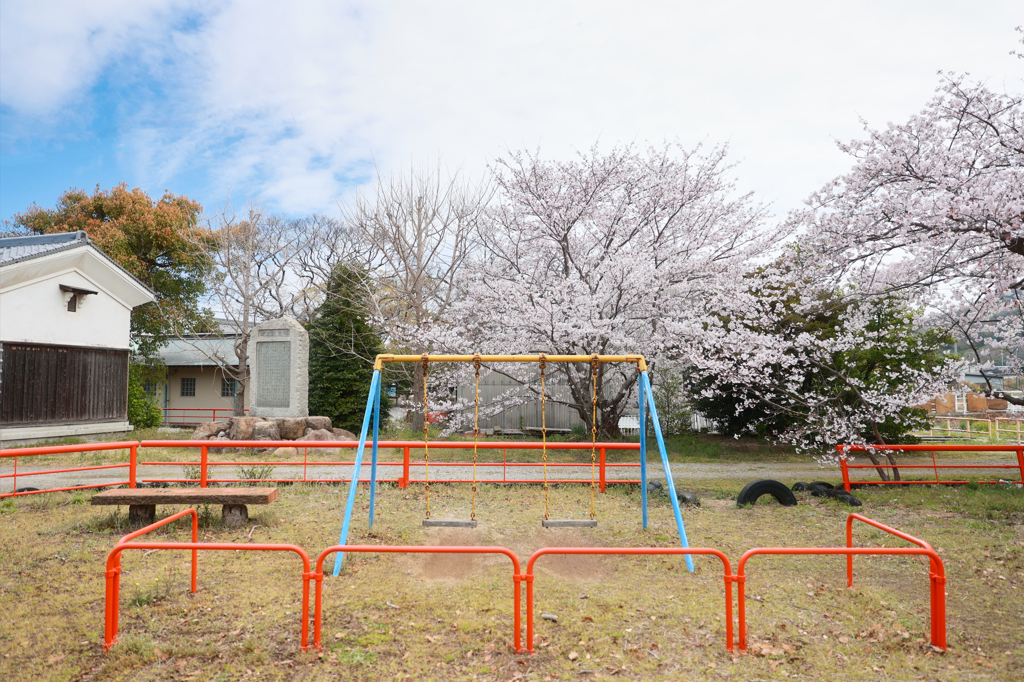 春と遊具