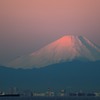 日の出を迎える富士