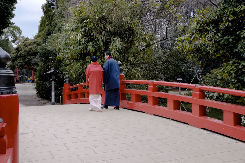 夫婦の渡る橋