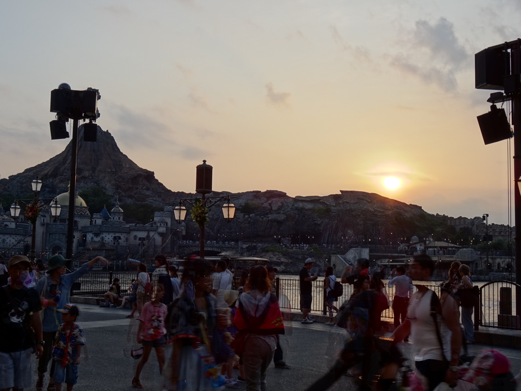 テーマパークの夕焼け