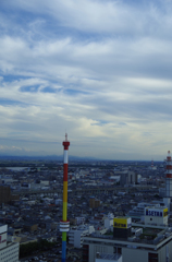 田舎の街の虹の塔