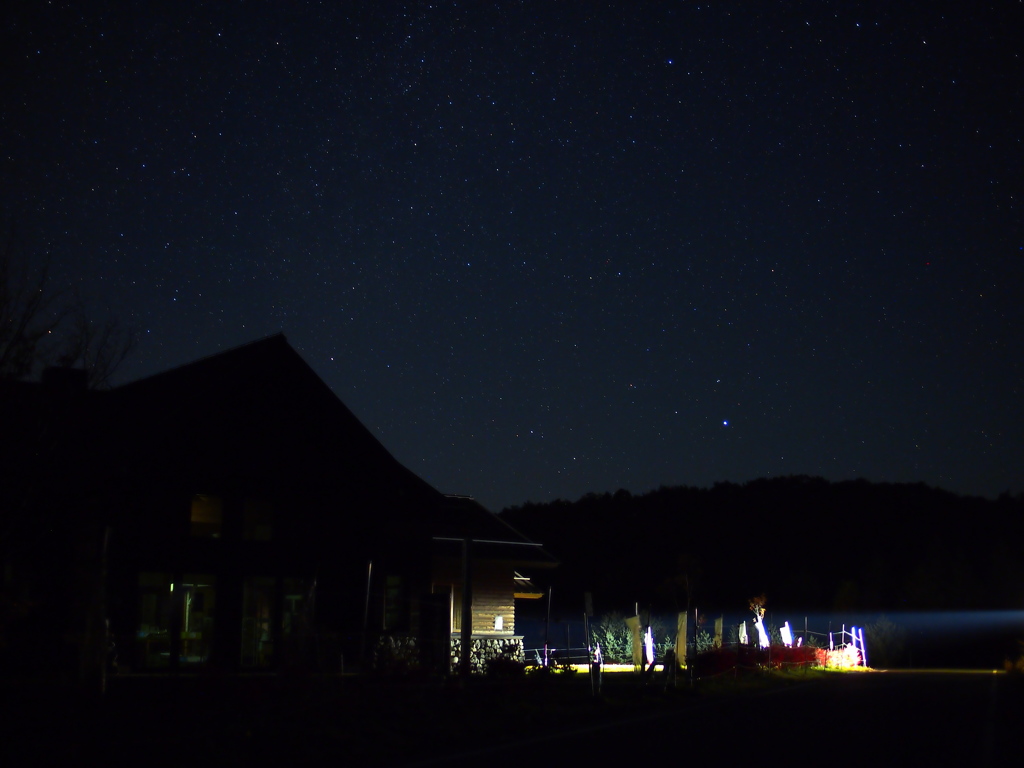 山小屋の夜空