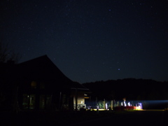 山小屋の夜空