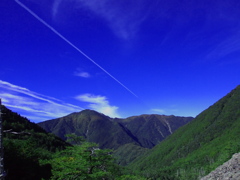 快晴に一筋の飛行機雲