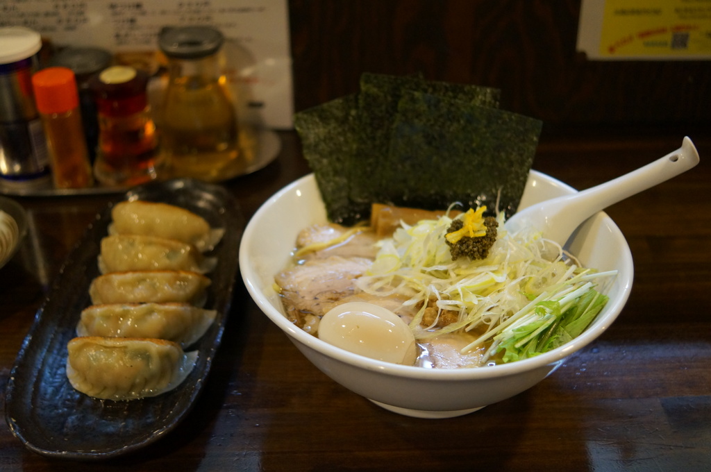 特まるらーめん と 手作り餃子