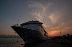 Costa Atlanticaと夕景