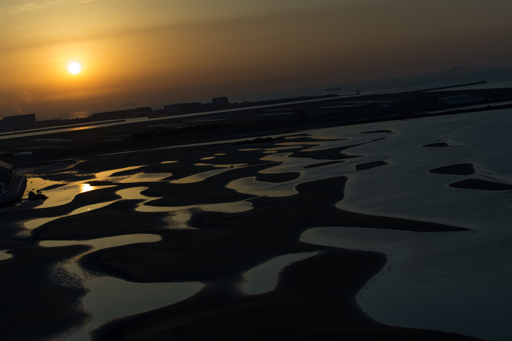 干潟を溶かす光