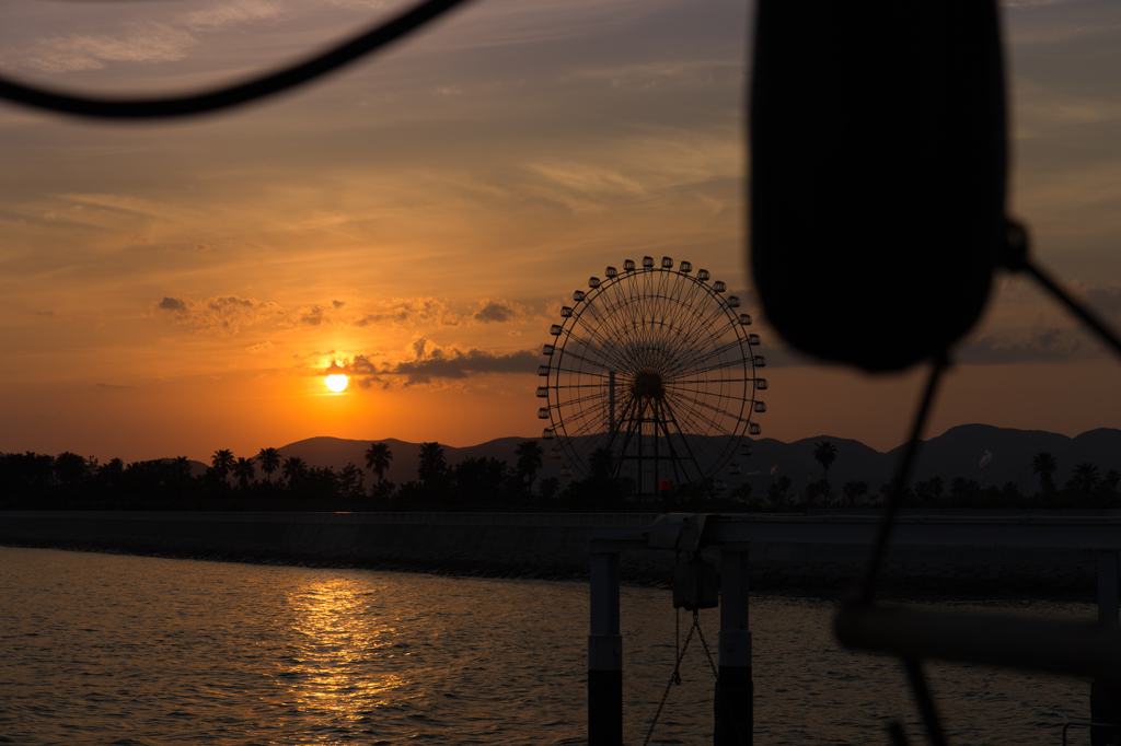 夕陽と観覧車