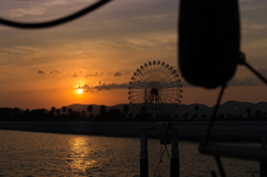 夕陽と観覧車