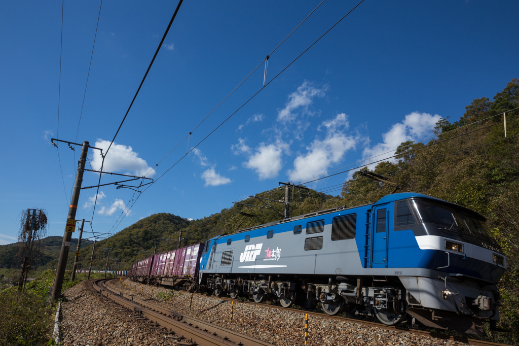 秋の空と働く列車 (2/6)