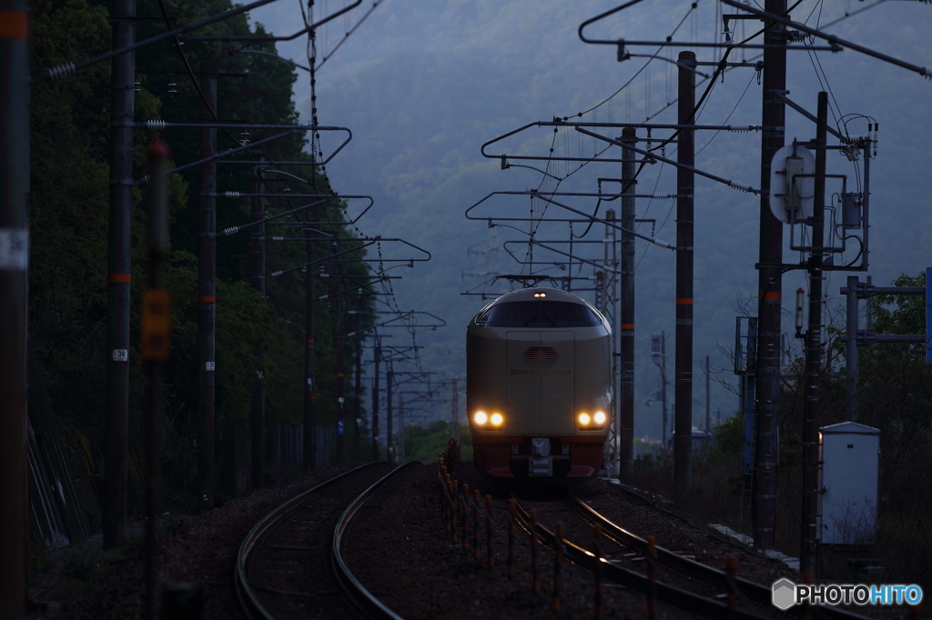 朝霧の中のサンライズ